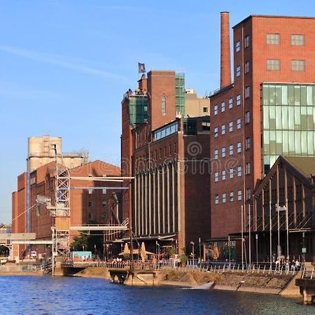 City Apartment Duisburg 1#Netflix &Wlan &Kingsize Bett &Kaffee Maschine & Central & 500M Innenhafen & 2 Min U Bahn Bagian luar foto