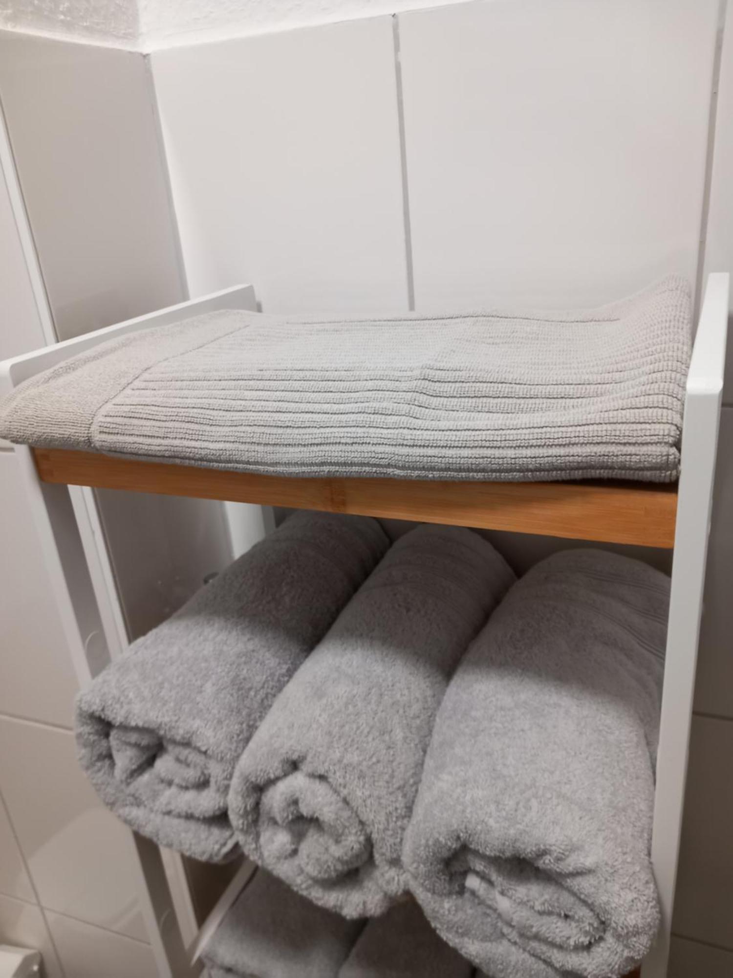 City Apartment Duisburg 1#Netflix &Wlan &Kingsize Bett &Kaffee Maschine & Central & 500M Innenhafen & 2 Min U Bahn Bagian luar foto