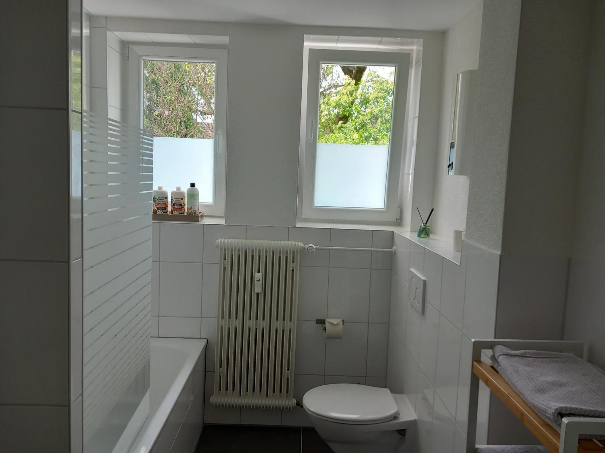 City Apartment Duisburg 1#Netflix &Wlan &Kingsize Bett &Kaffee Maschine & Central & 500M Innenhafen & 2 Min U Bahn Bagian luar foto