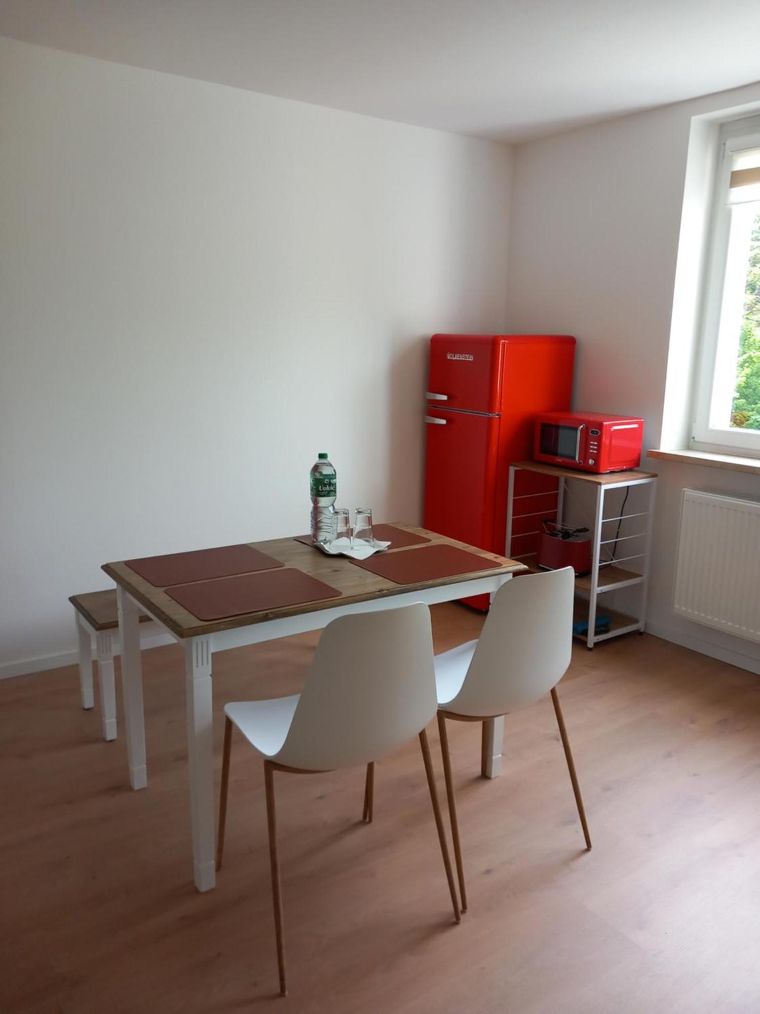 City Apartment Duisburg 1#Netflix &Wlan &Kingsize Bett &Kaffee Maschine & Central & 500M Innenhafen & 2 Min U Bahn Bagian luar foto